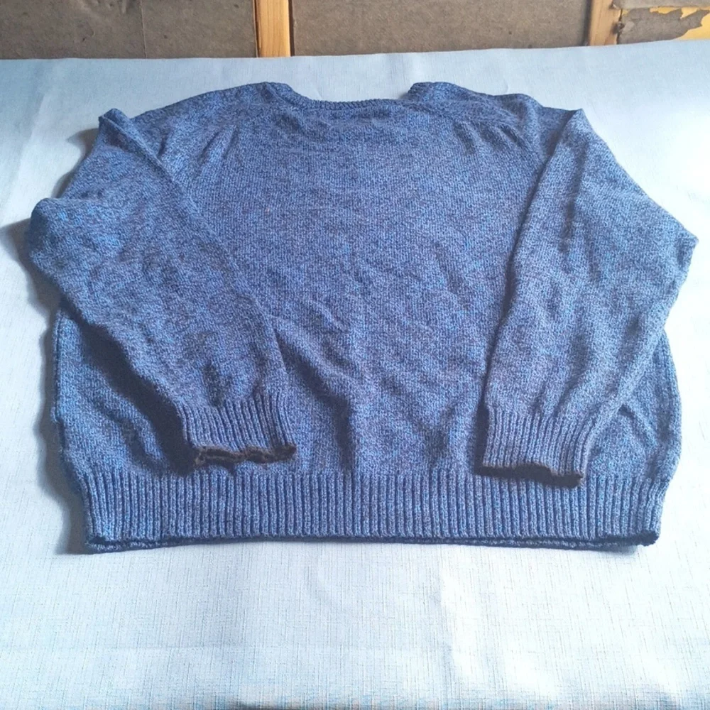 American Eagle Outfitters Men's Heathered Blue Crewneck Sweater